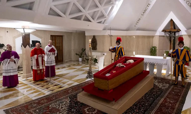 2025-04-22t110028z_1_lynxmpel3l0ge_rtroptp_4_pope-francis