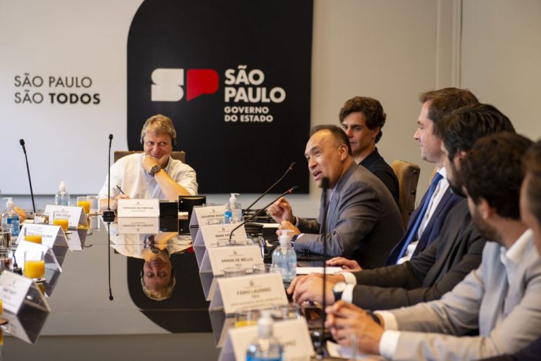 Reuniao-com-diretor-da-NBA-no-Palacio-dos-Bandeirantes-1024x684