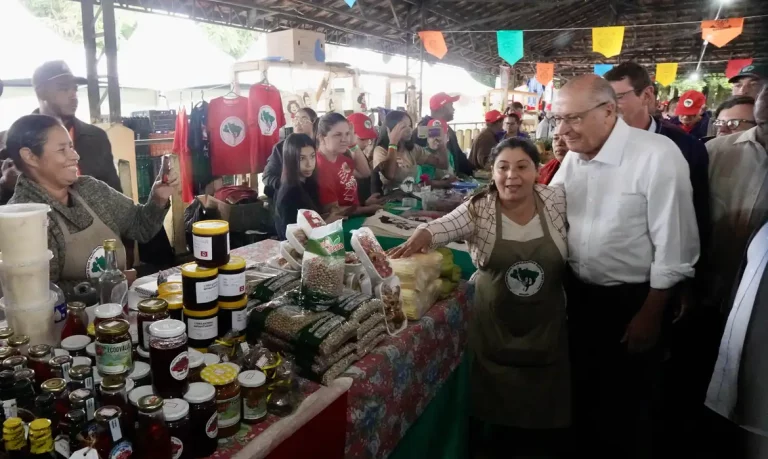 geraldo_alckmin_feira_mst02