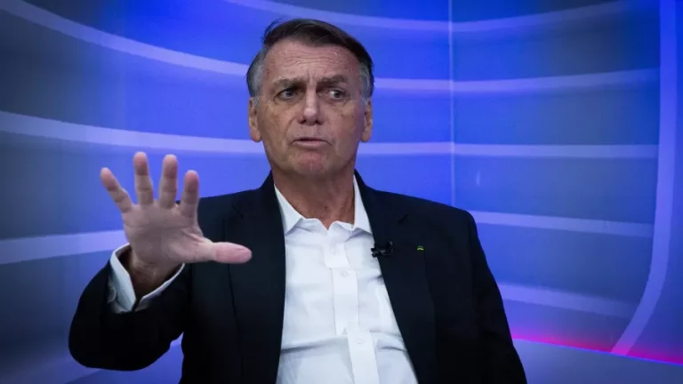 o-ex-presidente-jair-bolsonaro-em-entrevista-ao-uol-1747236500519_v2_900x506-jpg