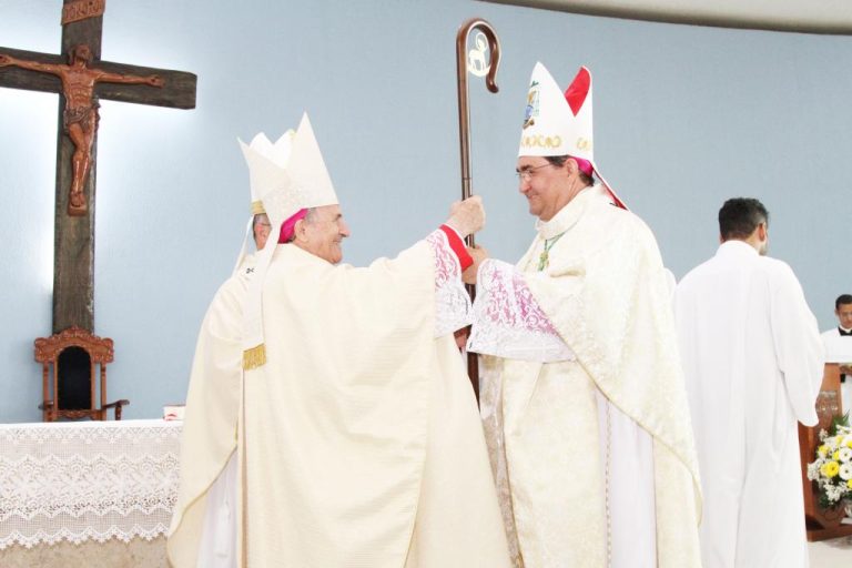 diocese-de-jales-celebra-2-anos-de-posse-de-dom-reginaldo-e-aniversario-de-dom-demetrio_1024x682-110514