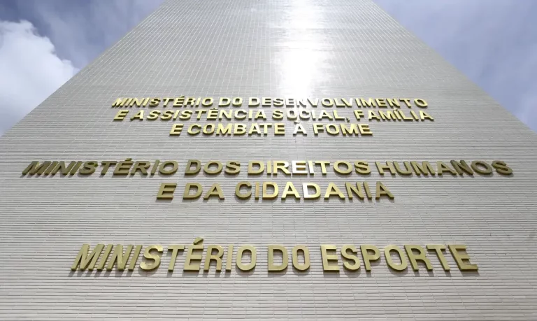 fachada-ministerio_mcamgo_abr_100420231818-36