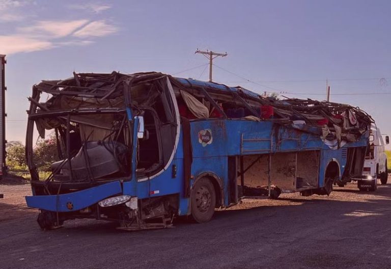 acidente com onibus mata 6 em Marilia